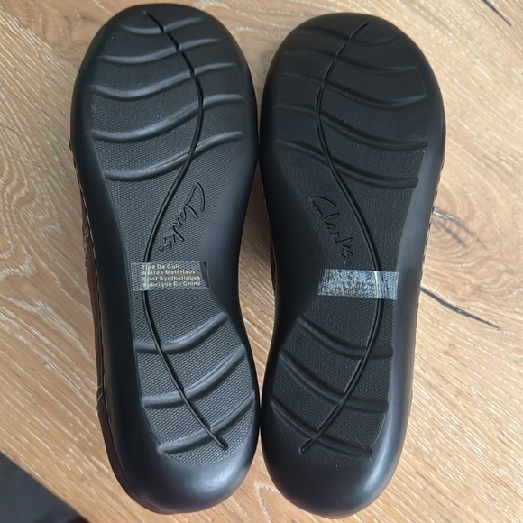 Clarks Dark Brown Leather Clogs with Button Detail - Picture 9 of 11